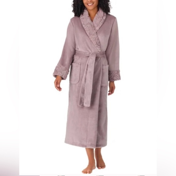 Carole Hochman Other - NWT Carole Hochman Plush Purple Robe